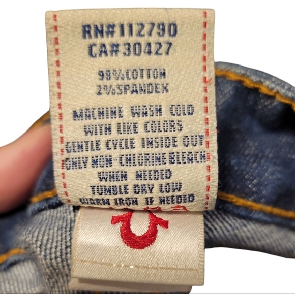 True Religion Becky Low Rise Boot Cut Jeans Dark Blue Gold Logo Print Like New - Picture 11 of 12